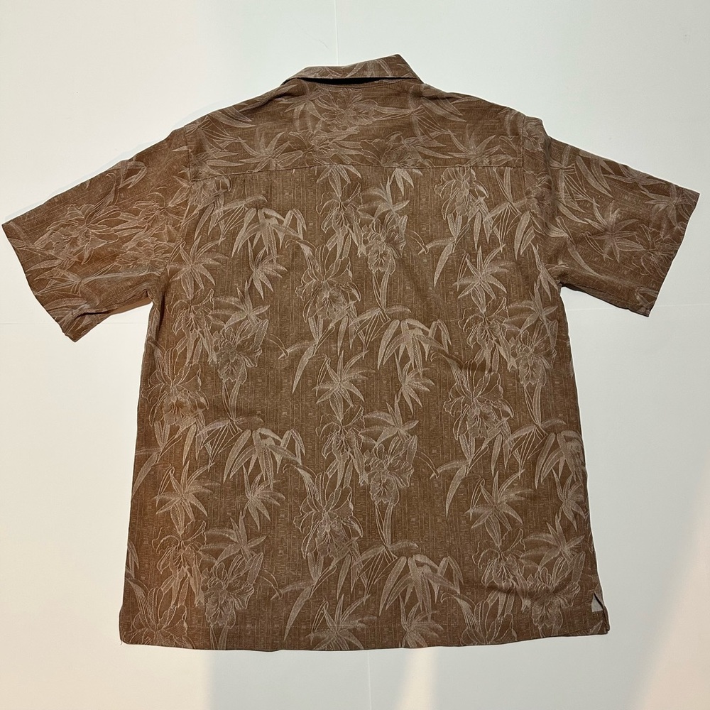 Beyond Paradise 100% Silk Button down - Picture 5 of 6